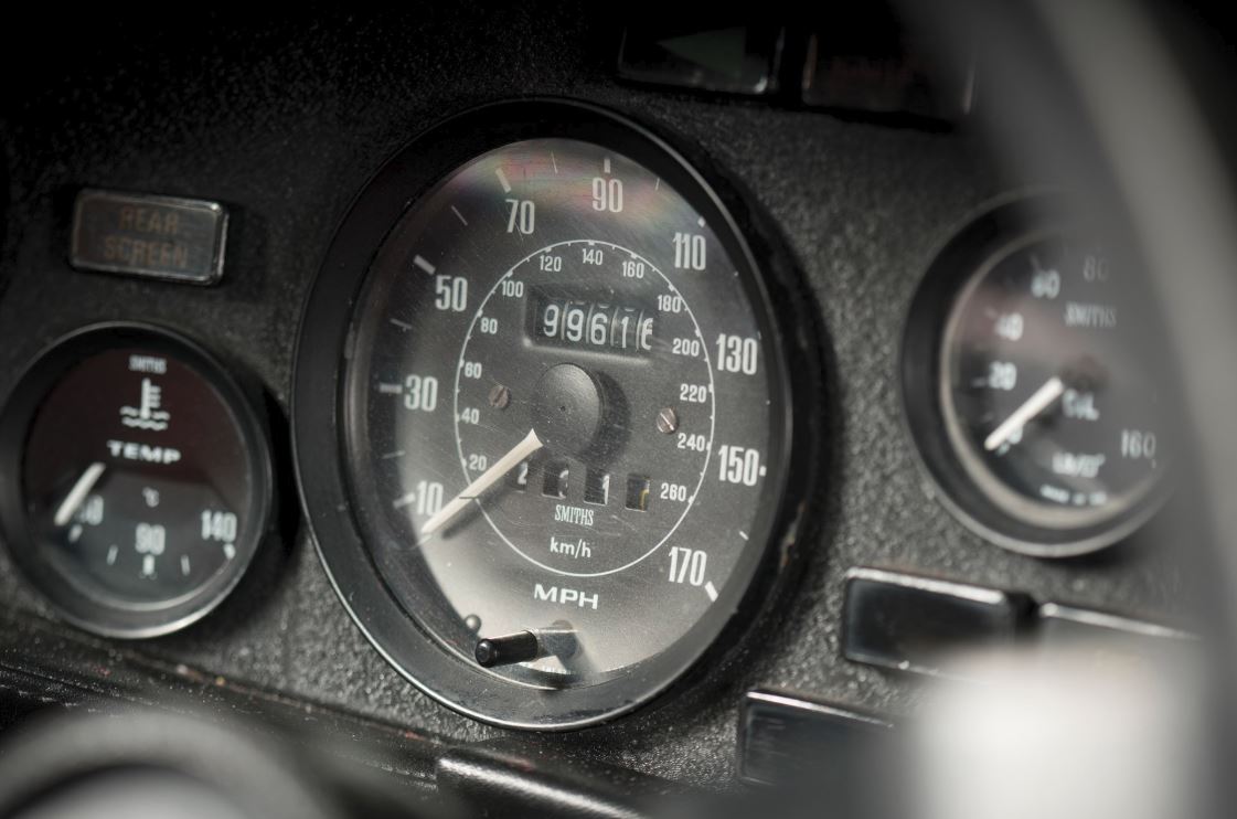 Aston Martin V8 Vantage Oscar India Speedometer