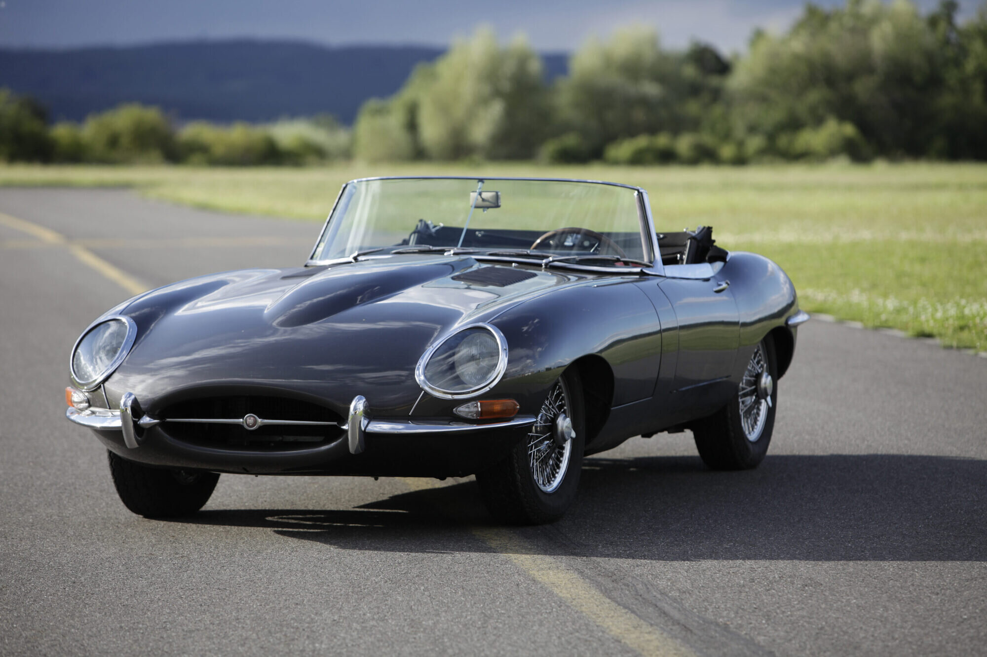 A,Sports,Car,Jaguar,E-type,S3,V12,Engine,,Black.,Shot