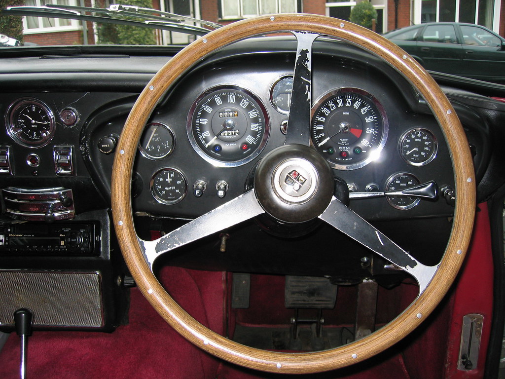 1966 Aston Martin DB6 dashboard