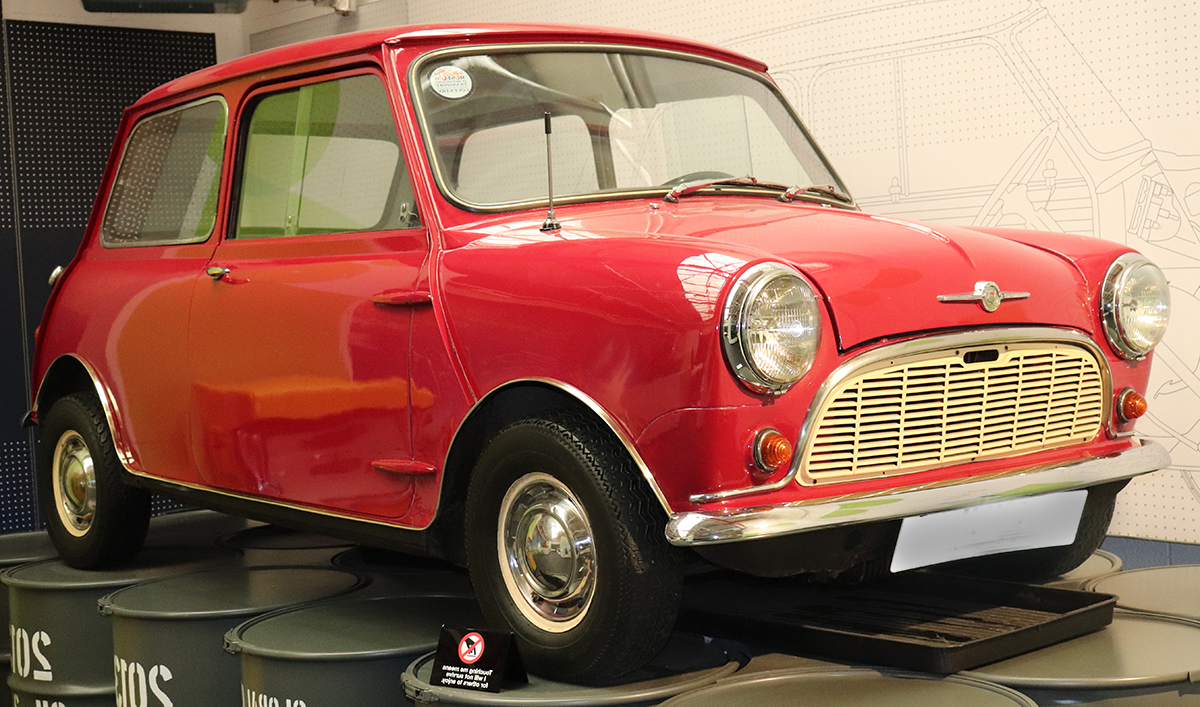 1960_Morris_Mini_MK_1(LR Flip)